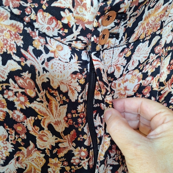 Anthropologie Diandra Pleated Joggers. Floral. Womens size 10P - Picture 3 of 8